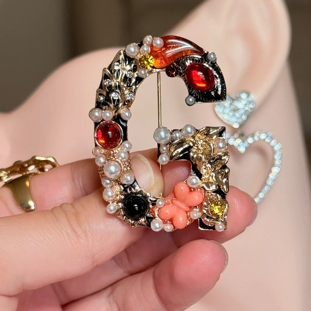 ⚜️ Trendy Gold and Red Brooch with Pearl Accents